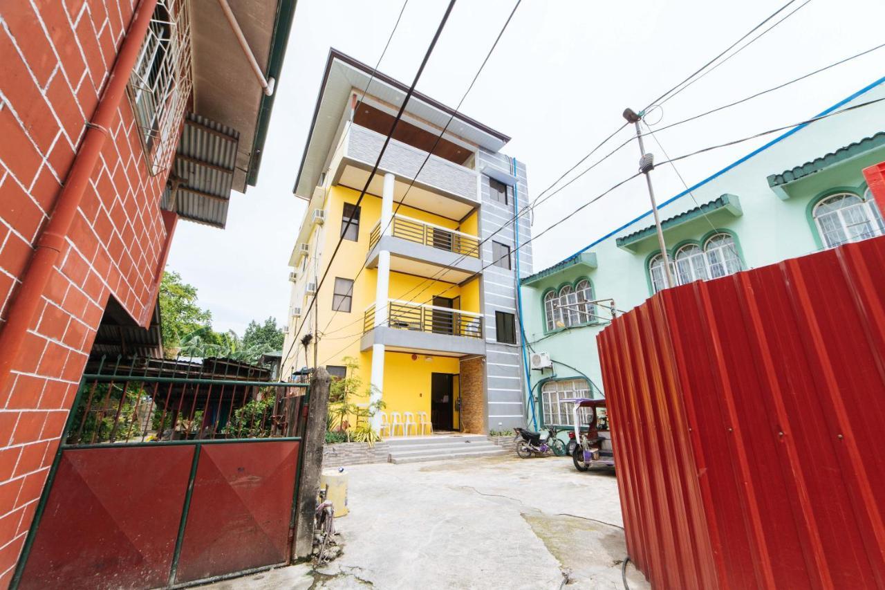 Hotel Reddoorz @ D Maagma Street Kalibo Esterno foto