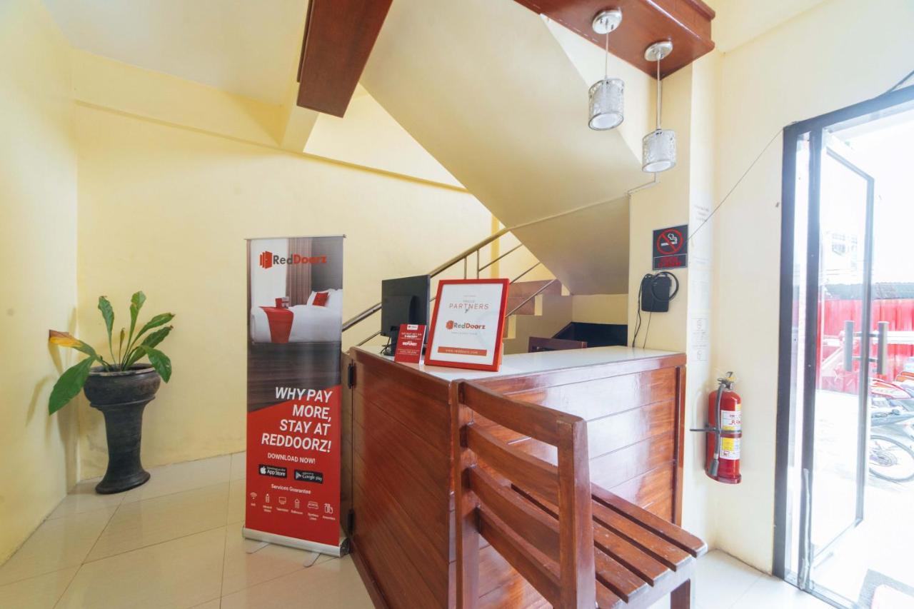 Hotel Reddoorz @ D Maagma Street Kalibo Esterno foto