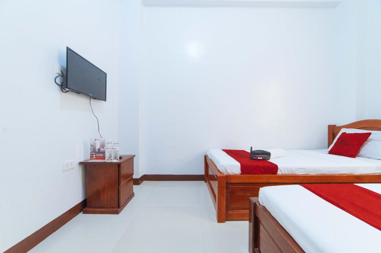 Hotel Reddoorz @ D Maagma Street Kalibo Esterno foto